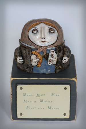 Agata_Urbańska-Krasowska-Mama-15x15x23cm_ceramika z drewnem.jpg